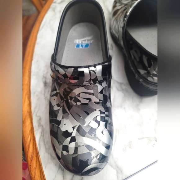 Dansko Shoes - Dansko Lt Pro Patent Leather Womens Size 38 (Us 7.5 - 8) Twisty Silver Black